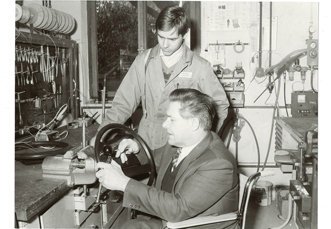 Jean-Pierre Kempf au travail dans son atelier